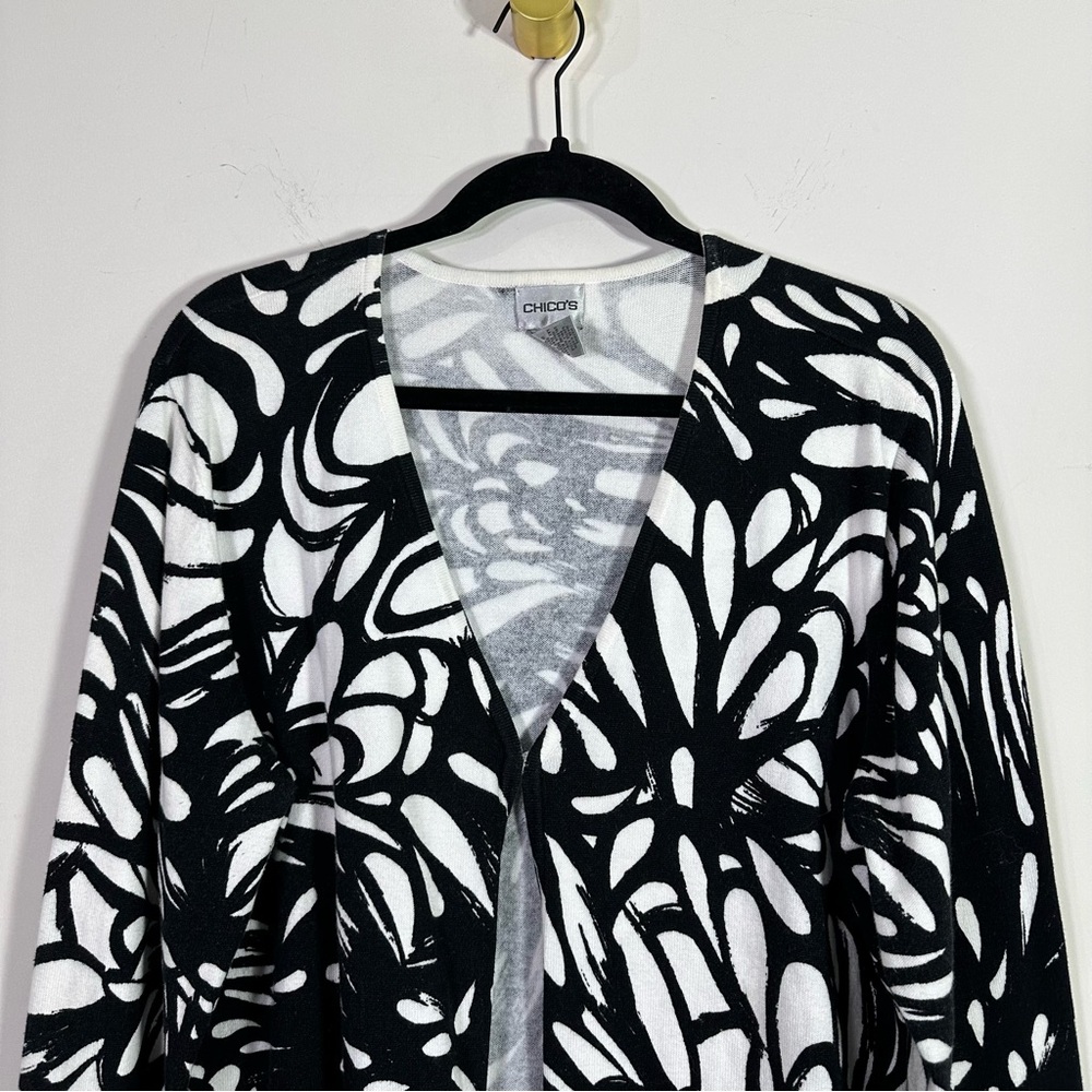 Chico's Black White Contrast Large Floral Print Cotton Blend Cardigan Sweater - Picture 2 of 5